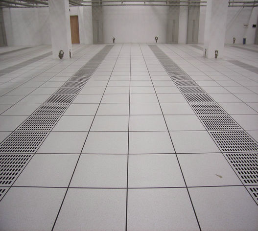 工業(yè)生產(chǎn)中為什么需要使用防靜電地板呢?