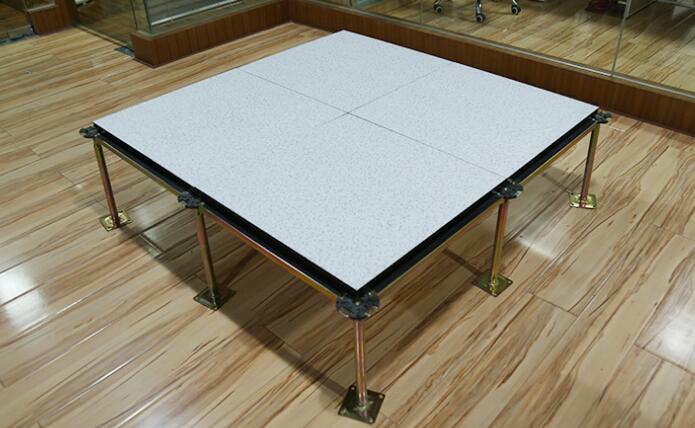 安裝硫酸鈣防靜電地板