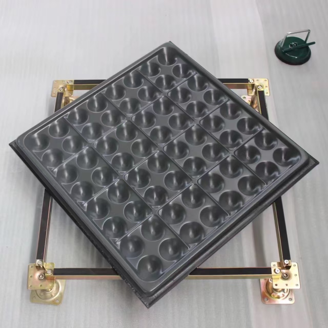 全鋼防靜電地板與陶瓷防靜電地板有什么不同嗎？